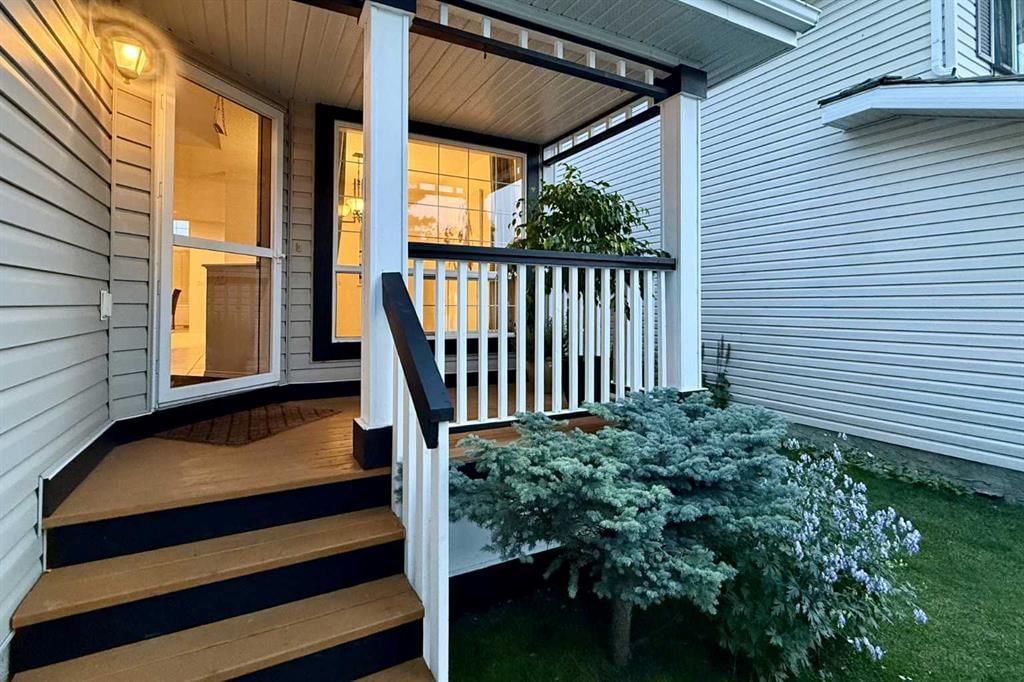 74 Spring View SW, Calgary — photo 4 of 50