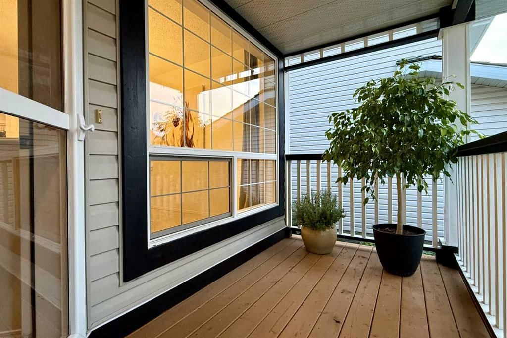 74 Spring View SW, Calgary — photo 5 of 50