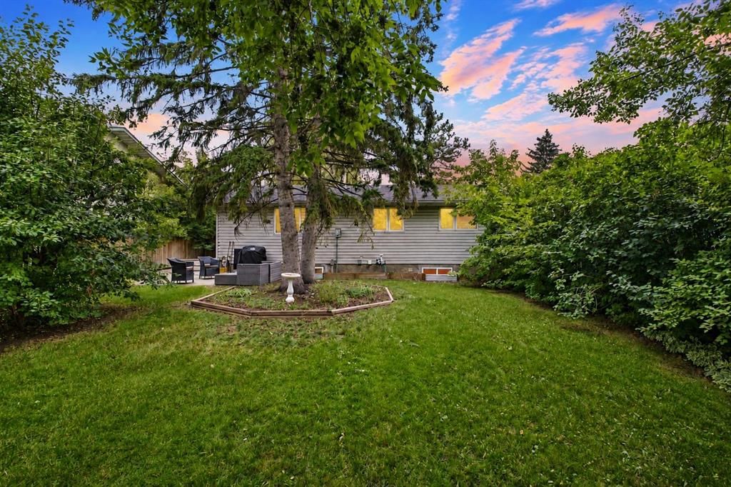 327 Lynnview Way SE, Calgary — photo 2 of 35