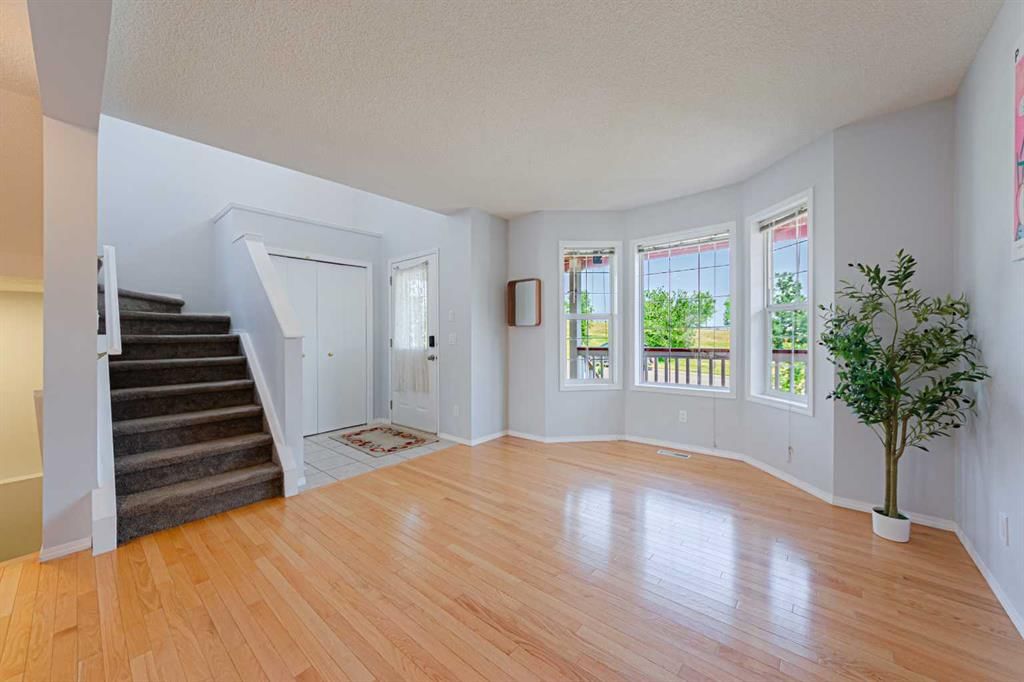 212 Hidden Hills Road NW, Calgary — photo 2 of 31