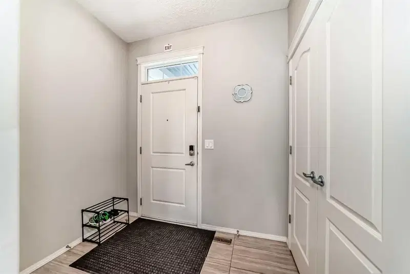 60 Evansborough Road NW, Calgary — photo 3 of 47