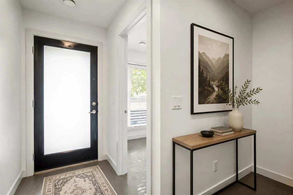 3529 69 Street NW, Calgary — photo 4 of 33