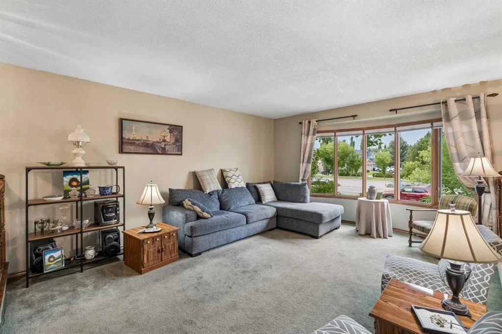 44 Mckinley Rise SE, Calgary — photo 5 of 47