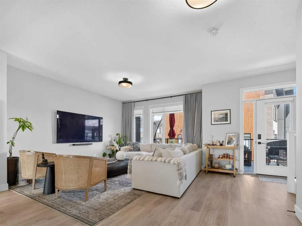 307 Royal Elm Road NW, Calgary — photo 2 of 49