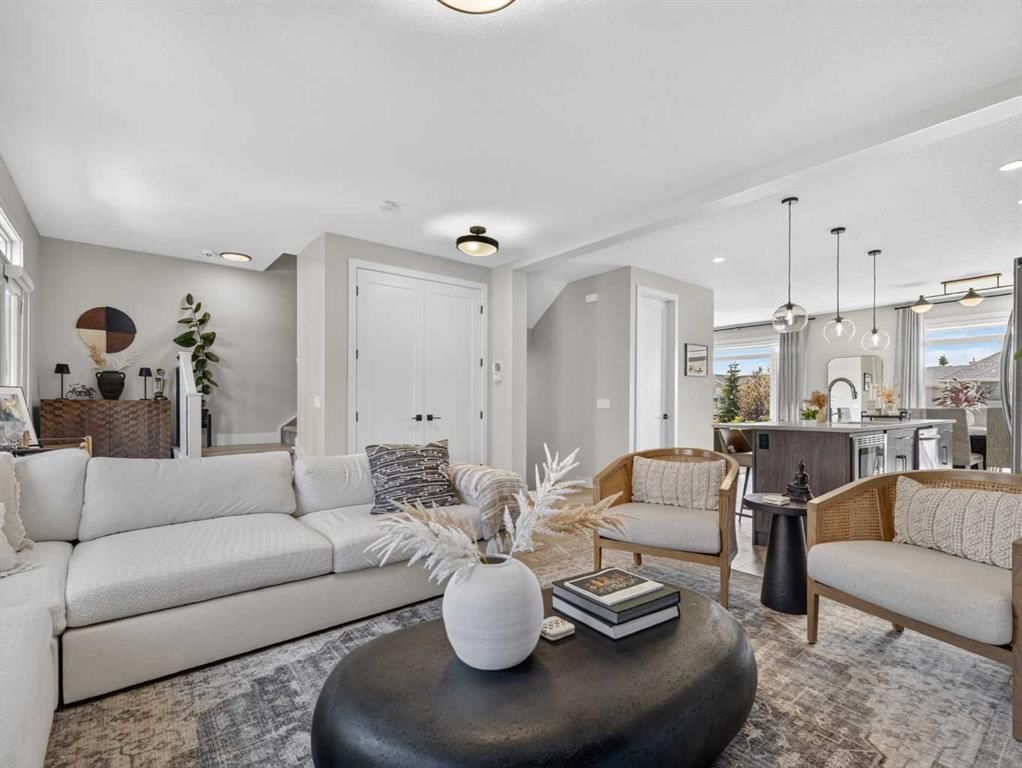 307 Royal Elm Road NW, Calgary — photo 3 of 49