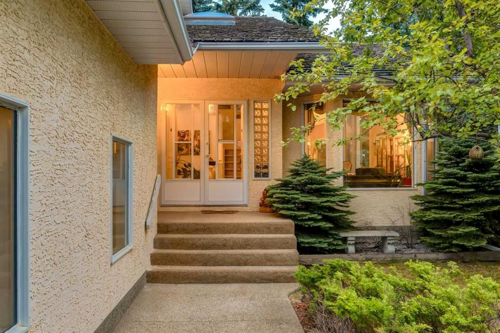 660 Coach Grove Road SW, Calgary — photo 3 of 43
