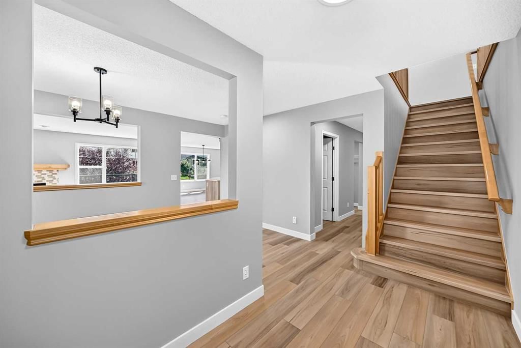 94 Panamount Rise NW, Calgary — photo 3 of 46