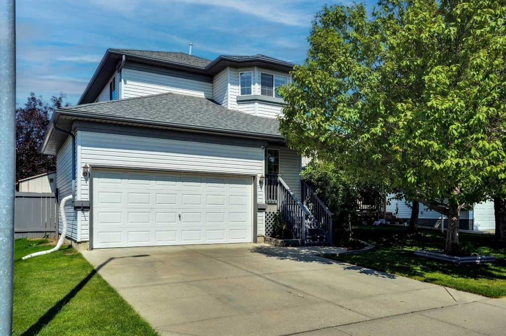 158 Saratoga Close NE, Calgary — main listing photo