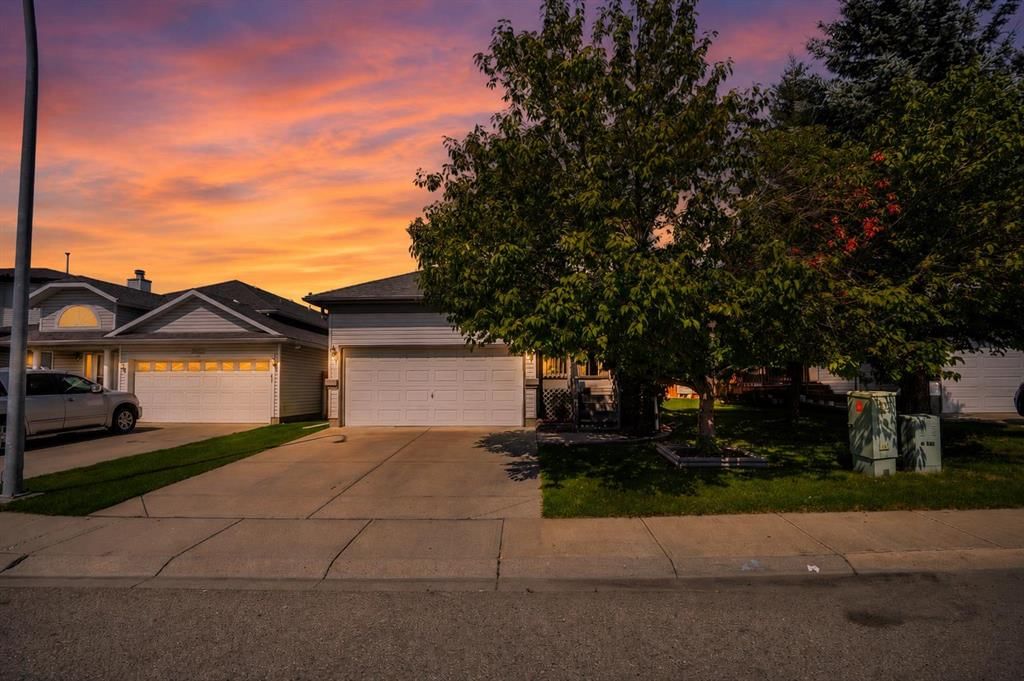 158 Saratoga Close NE, Calgary — photo 2 of 44