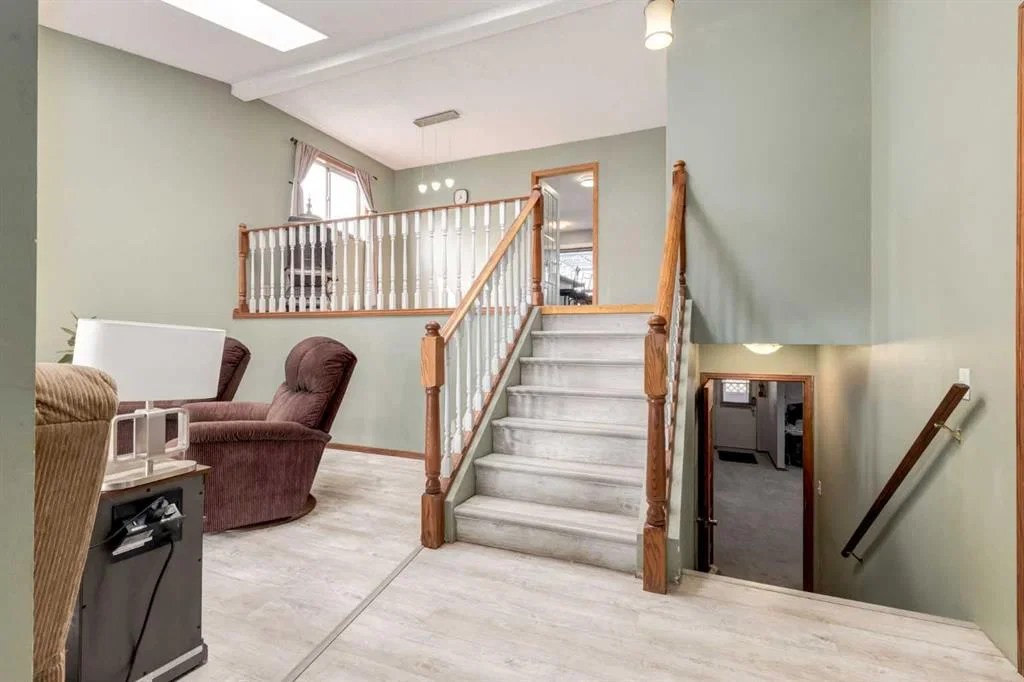 75 Sandstone Crescent SE, Airdrie — photo 3 of 49