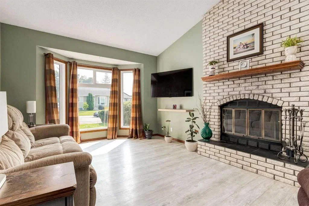 75 Sandstone Crescent SE, Airdrie — photo 4 of 49