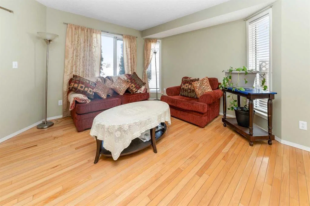 63 Hawkmount Green NW, Calgary — photo 4 of 38