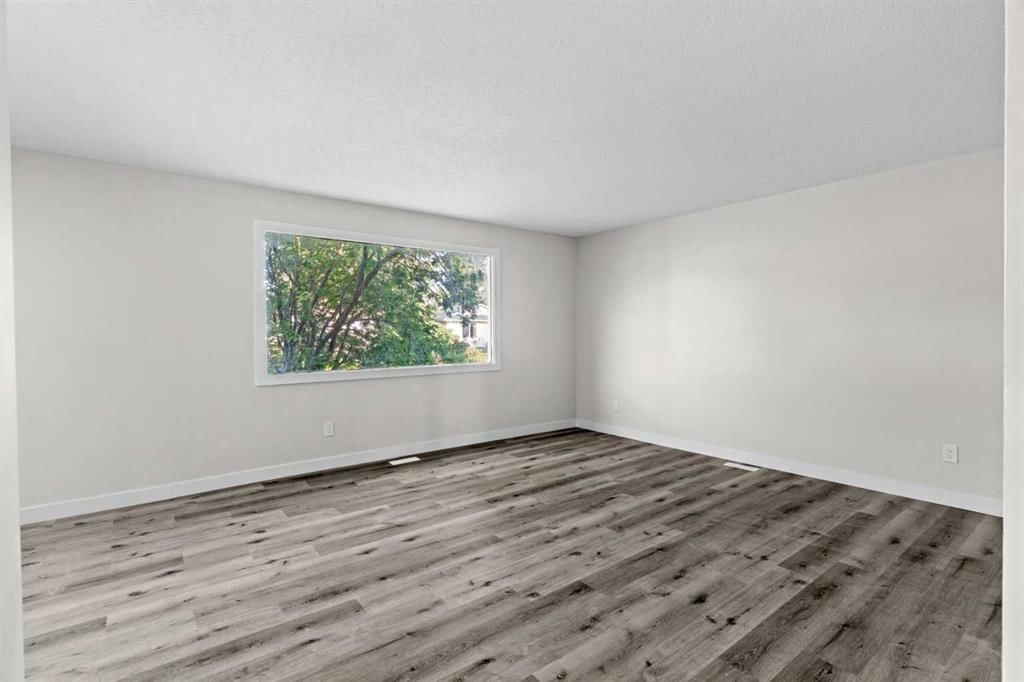 1427 43 Street NE, Calgary — photo 5 of 34
