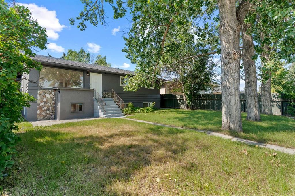 1527 52 Street SE, Calgary — photo 2 of 35