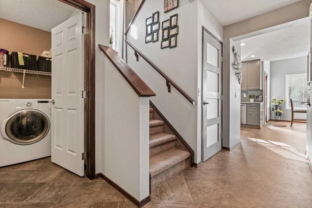 22 Hidden Valley Manor NW, Calgary — photo 3 of 39