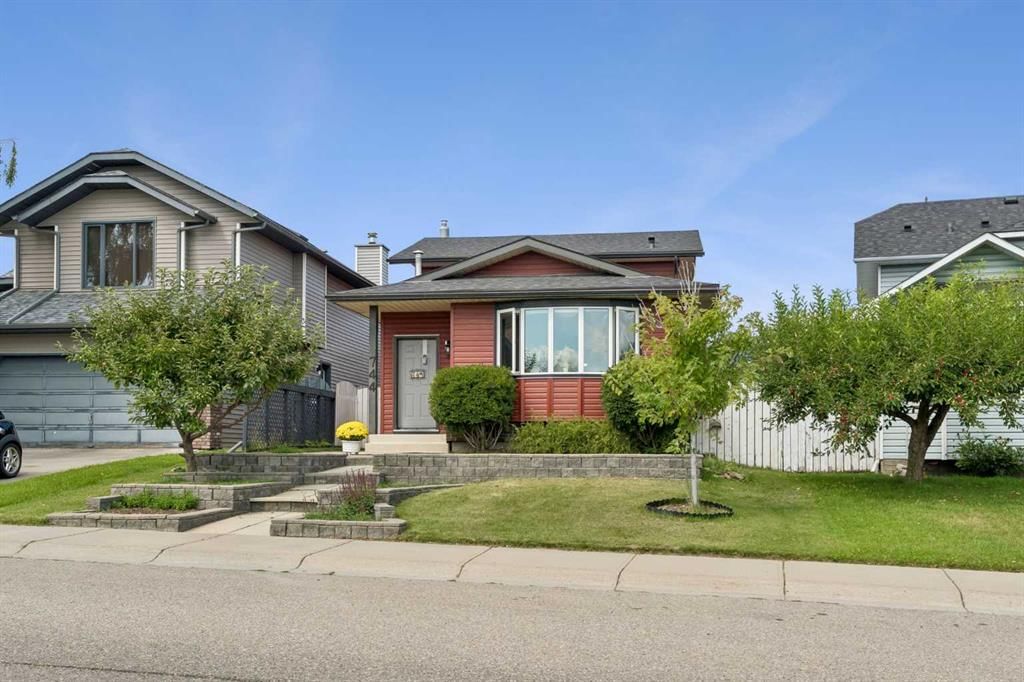744 Riverbend Drive SE, Calgary — photo 4 of 38
