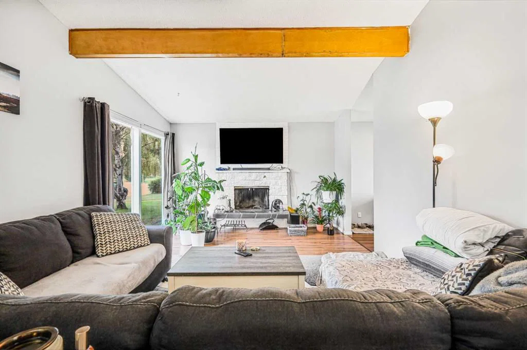 5112 Maryvale Drive NE, Calgary — photo 4 of 24