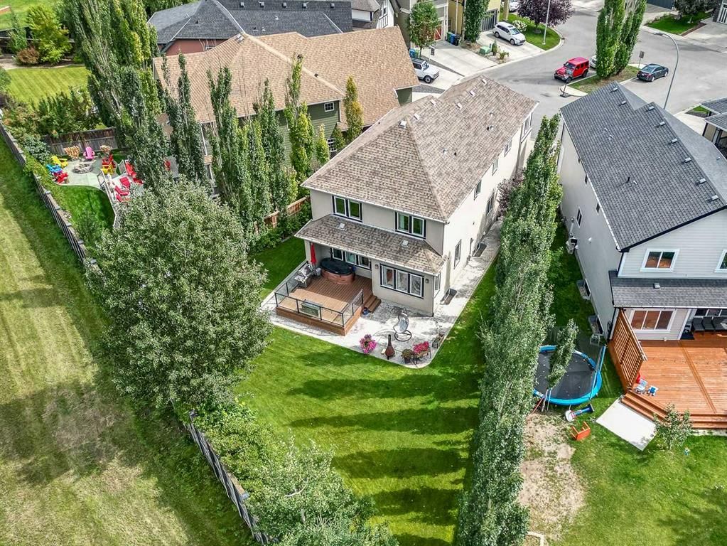 315 Mahogany Court SE, Calgary — photo 2 of 37