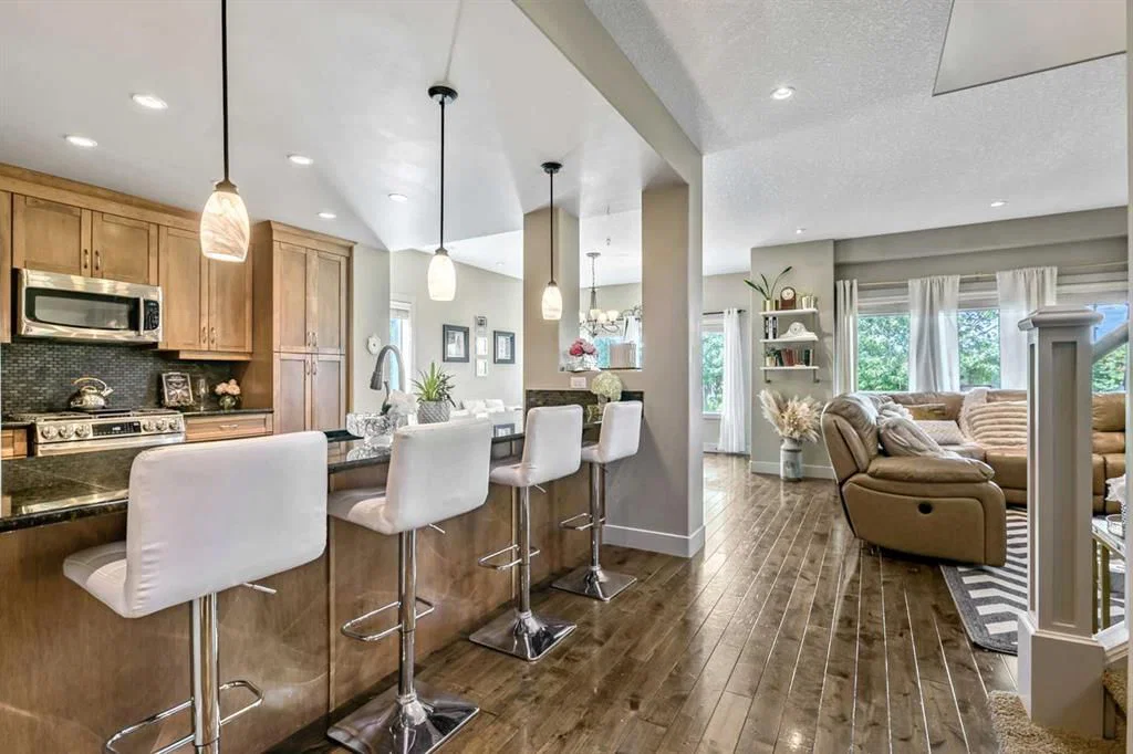 315 Mahogany Court SE, Calgary — photo 4 of 37