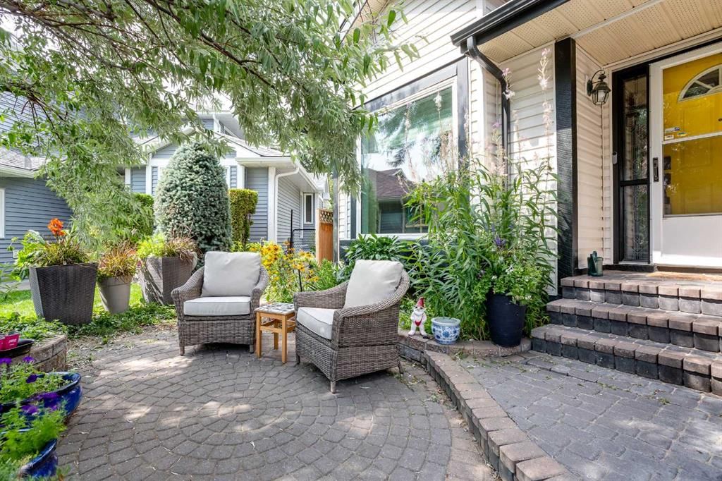 337 Sandringham Court NW, Calgary — photo 3 of 50