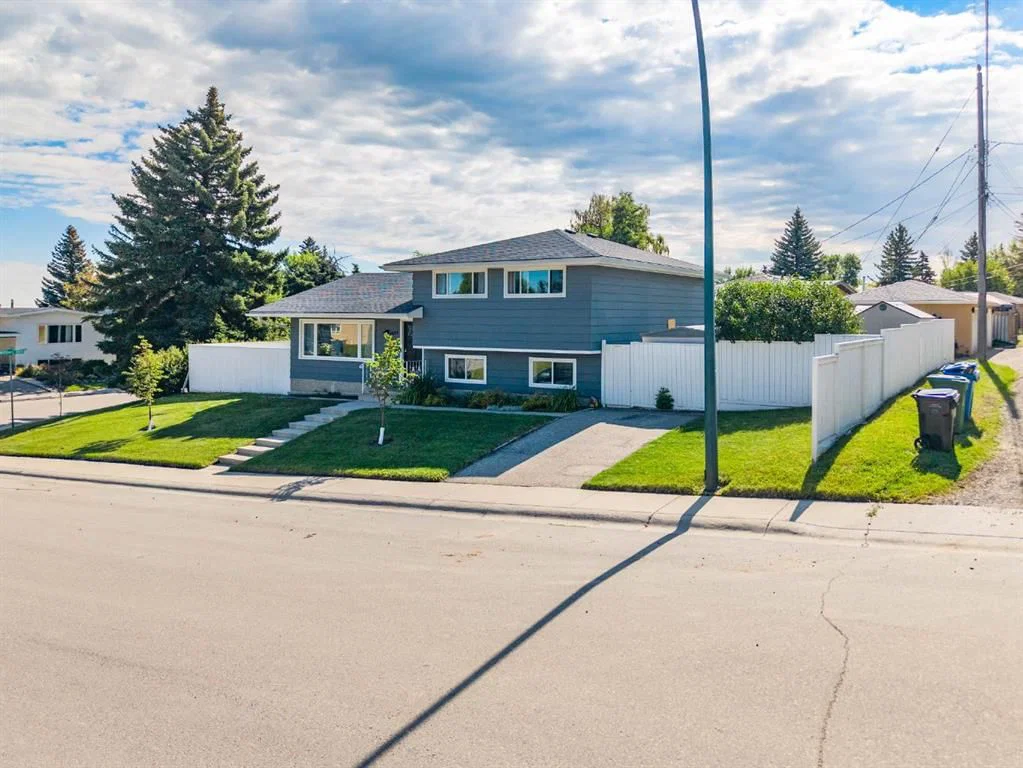 1004 Huntercove Place NW, Calgary — photo 3 of 48