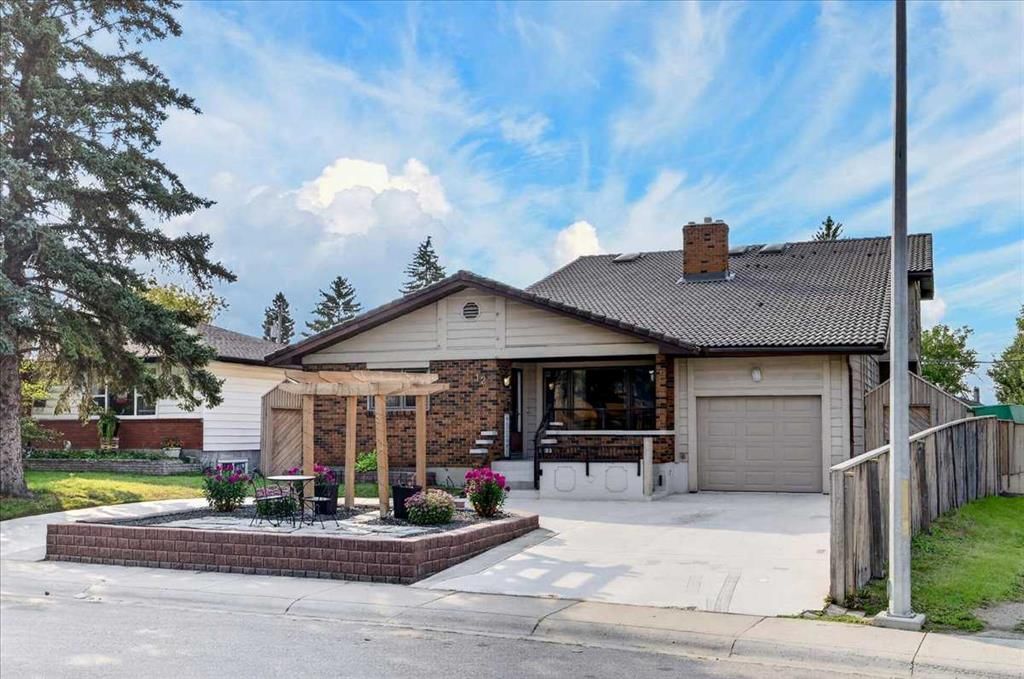 126 Marbrooke Circle NE, Calgary — photo 3 of 50