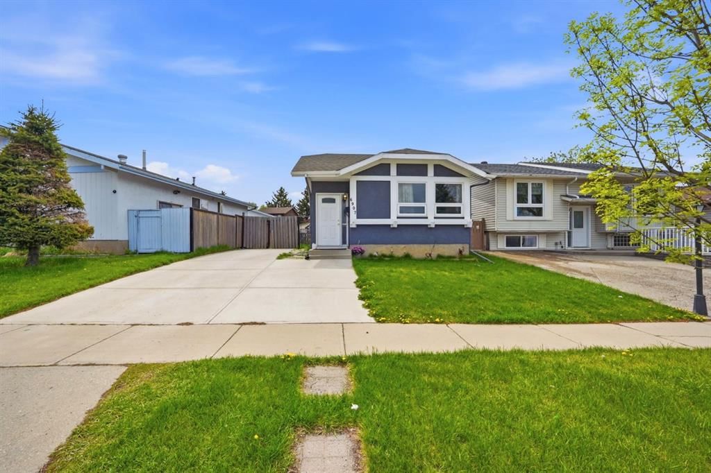 6907 4 Avenue NE, Calgary — photo 4 of 48