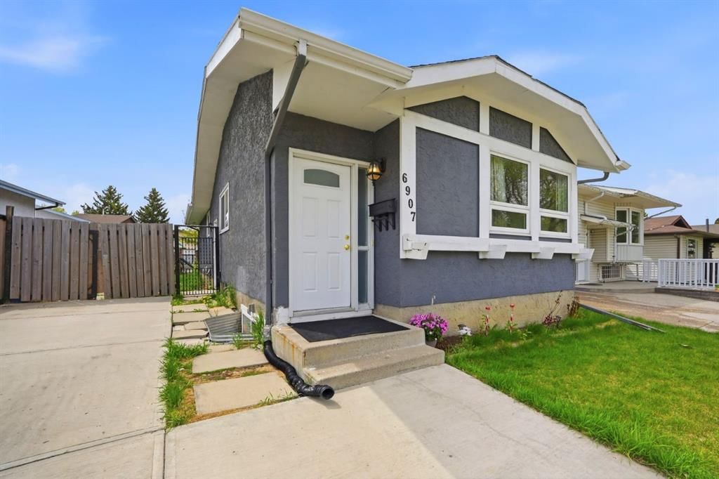 6907 4 Avenue NE, Calgary — photo 5 of 48