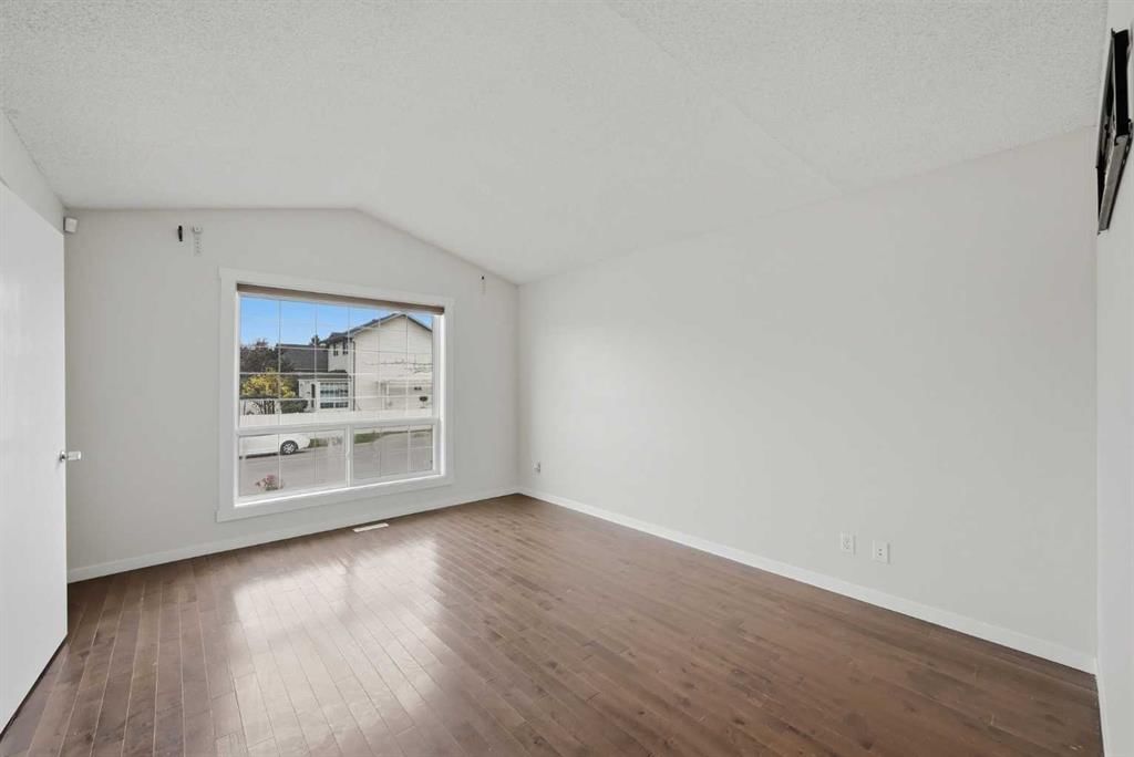 11 Martinwood Road NE, Calgary — photo 3 of 42