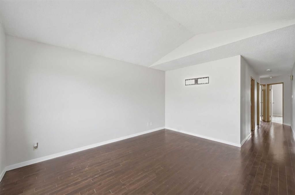 11 Martinwood Road NE, Calgary — photo 4 of 42