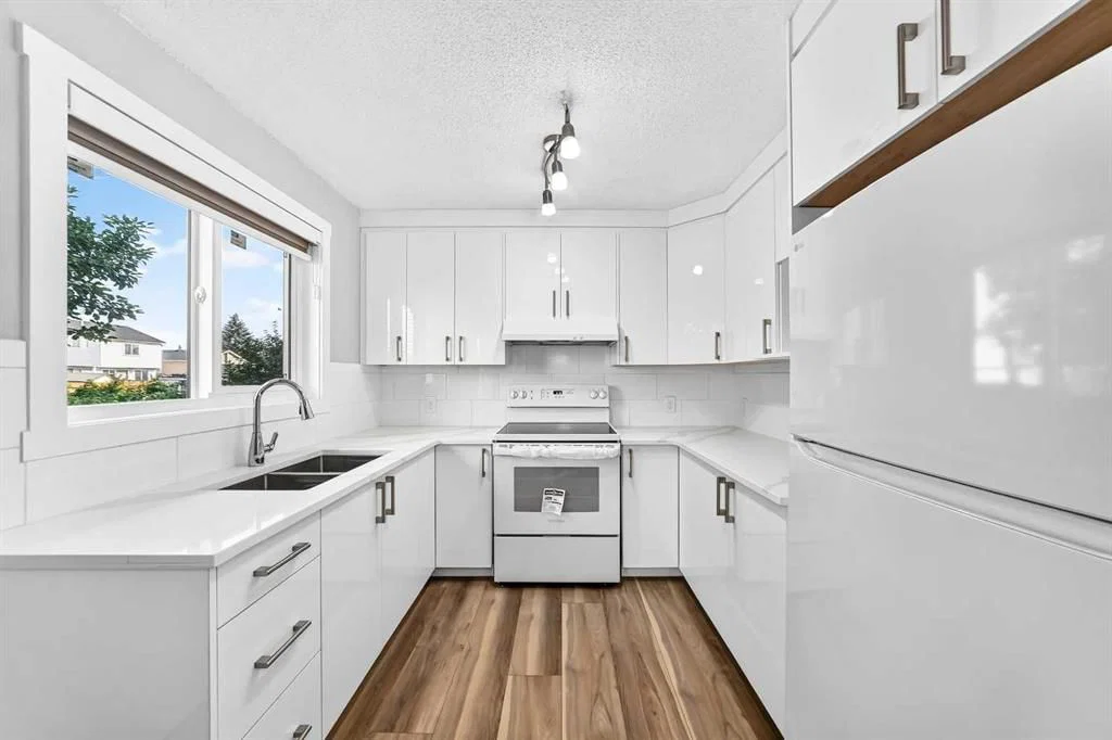 77 Martinbrook Road NE, Calgary — photo 4 of 48