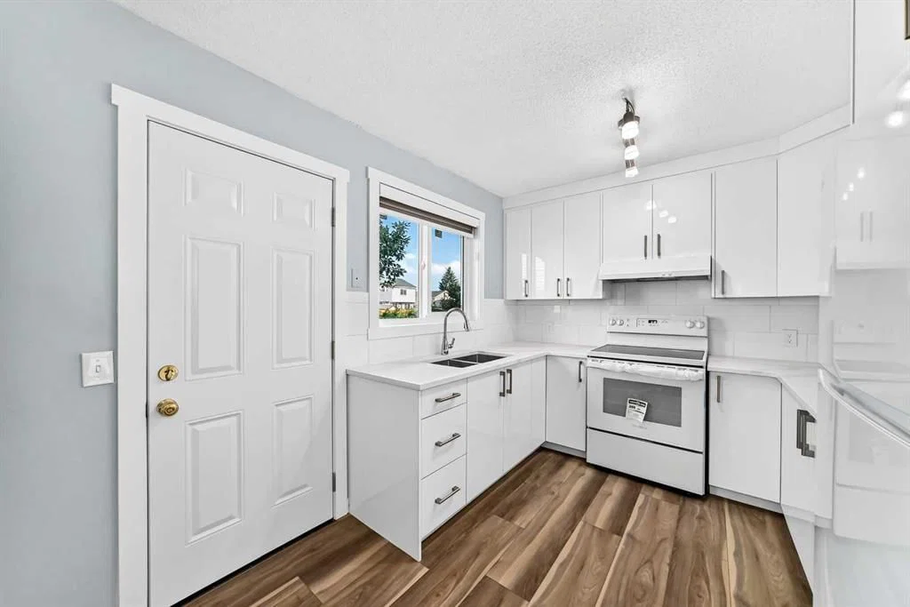 77 Martinbrook Road NE, Calgary — photo 5 of 48