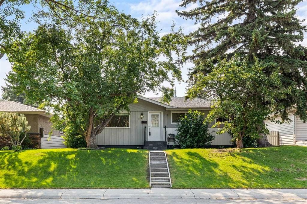 127 Fredson Drive SE, Calgary — main listing photo