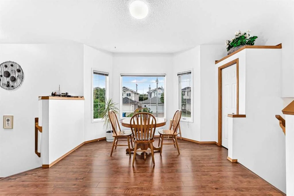 98 Country Hills Heights NW, Calgary — photo 4 of 31