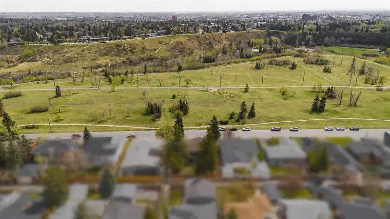 4607 14A Street SW, Calgary — main listing photo