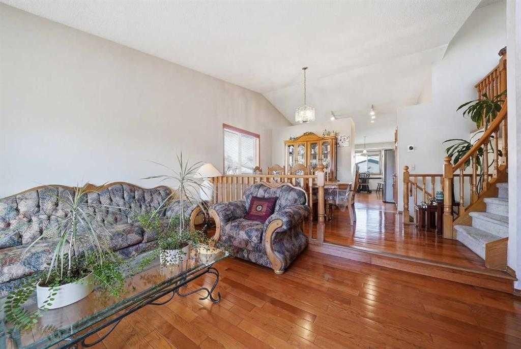 2855 Catalina Boulevard NE, Calgary — photo 3 of 40