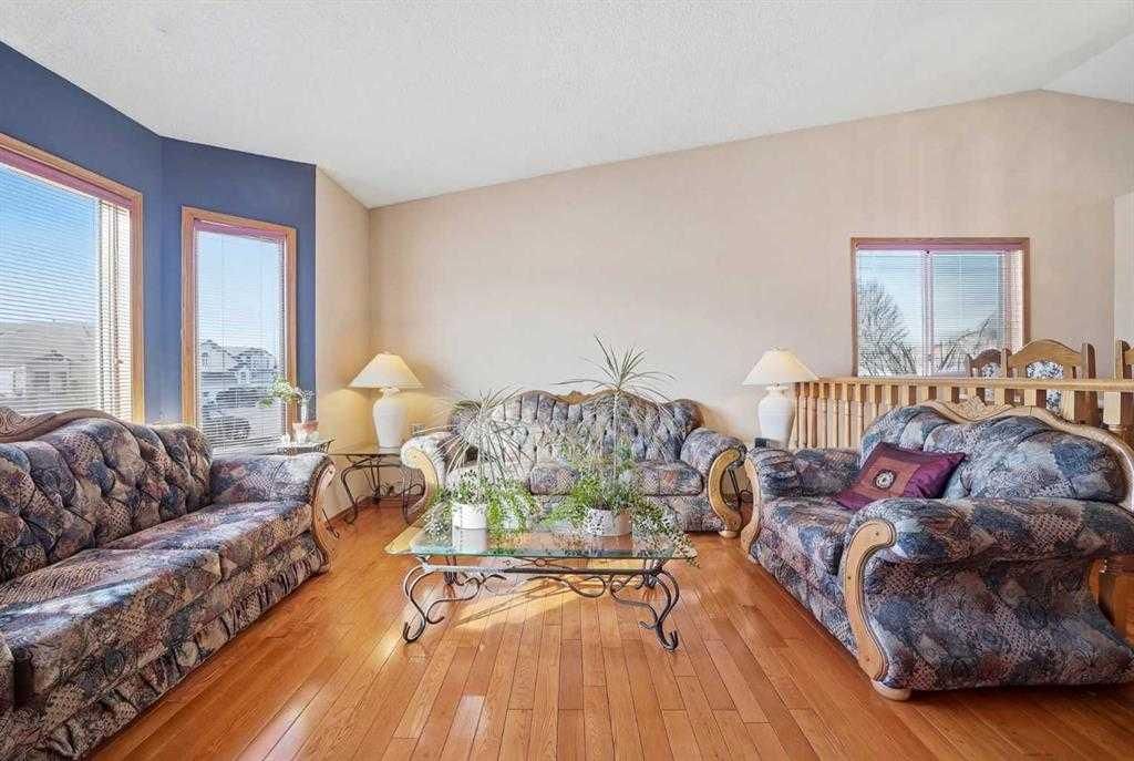 2855 Catalina Boulevard NE, Calgary — photo 4 of 40