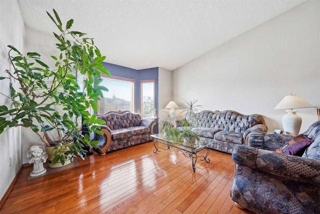 2855 Catalina Boulevard NE, Calgary — photo 5 of 40