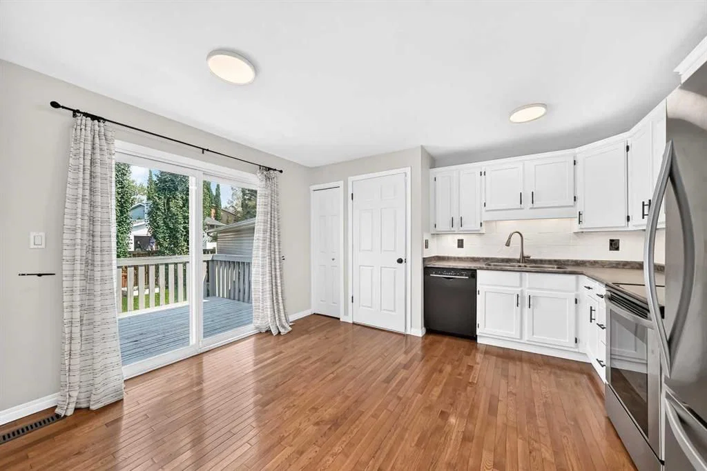 116 McKerrell Close SE, Calgary — photo 3 of 31