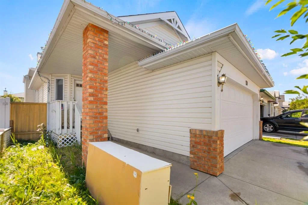 139 Los Alamos Place NE, Calgary — photo 3 of 30