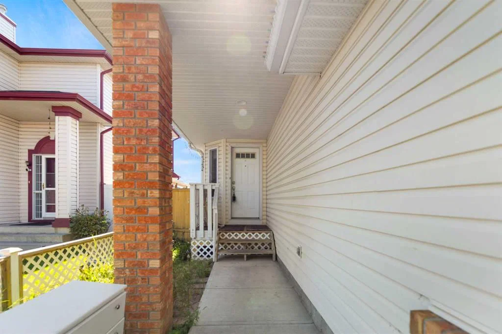139 Los Alamos Place NE, Calgary — photo 4 of 30