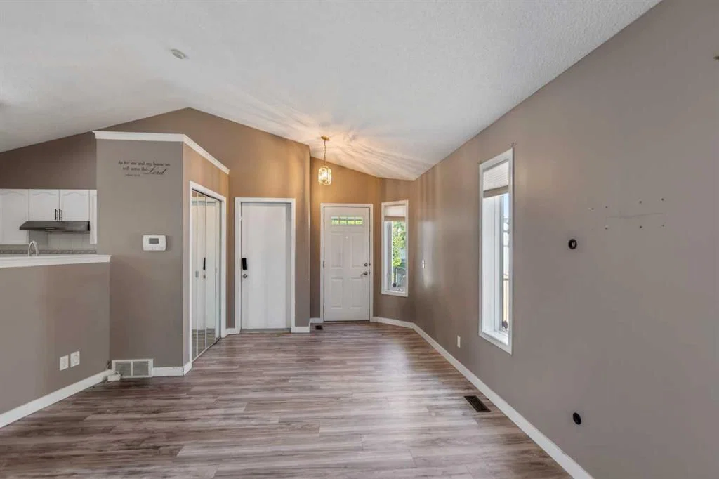 139 Los Alamos Place NE, Calgary — photo 5 of 30