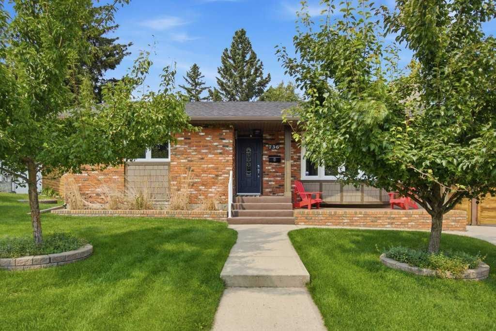 736 Canfield Place SW, Calgary — main listing photo