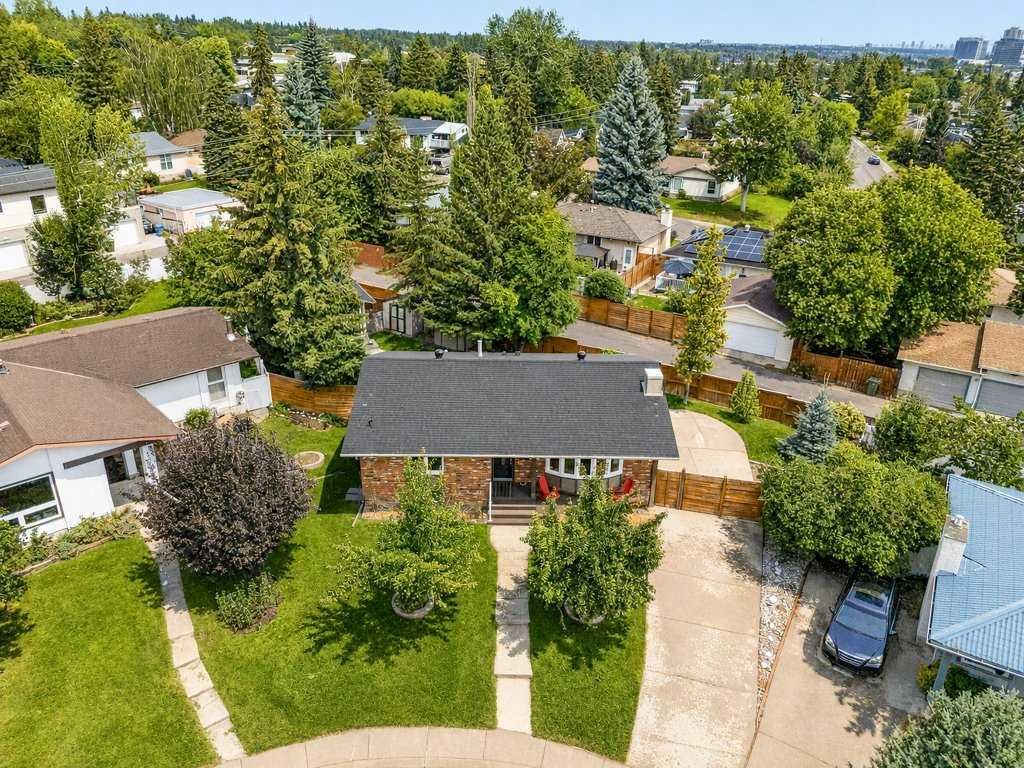 736 Canfield Place SW, Calgary — photo 2 of 47