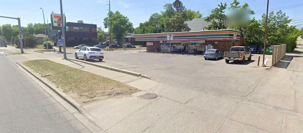 2903 Centre Street NW, Calgary — main listing photo