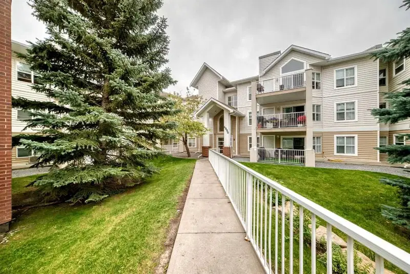 317, 6800 Hunterview Drive NW, Calgary — photo 2 of 50