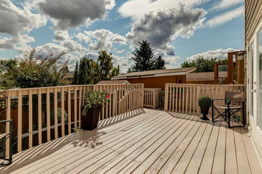 568 Strathcona Drive SW, Calgary — photo 2 of 50