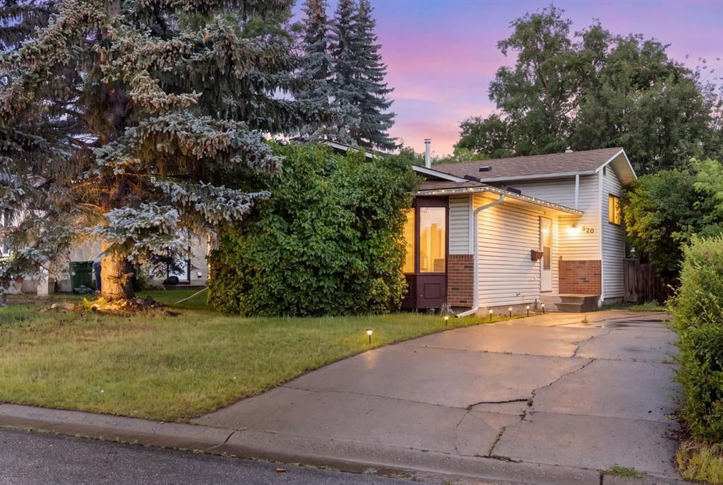 620 Aboyne Crescent NE, Calgary — main listing photo