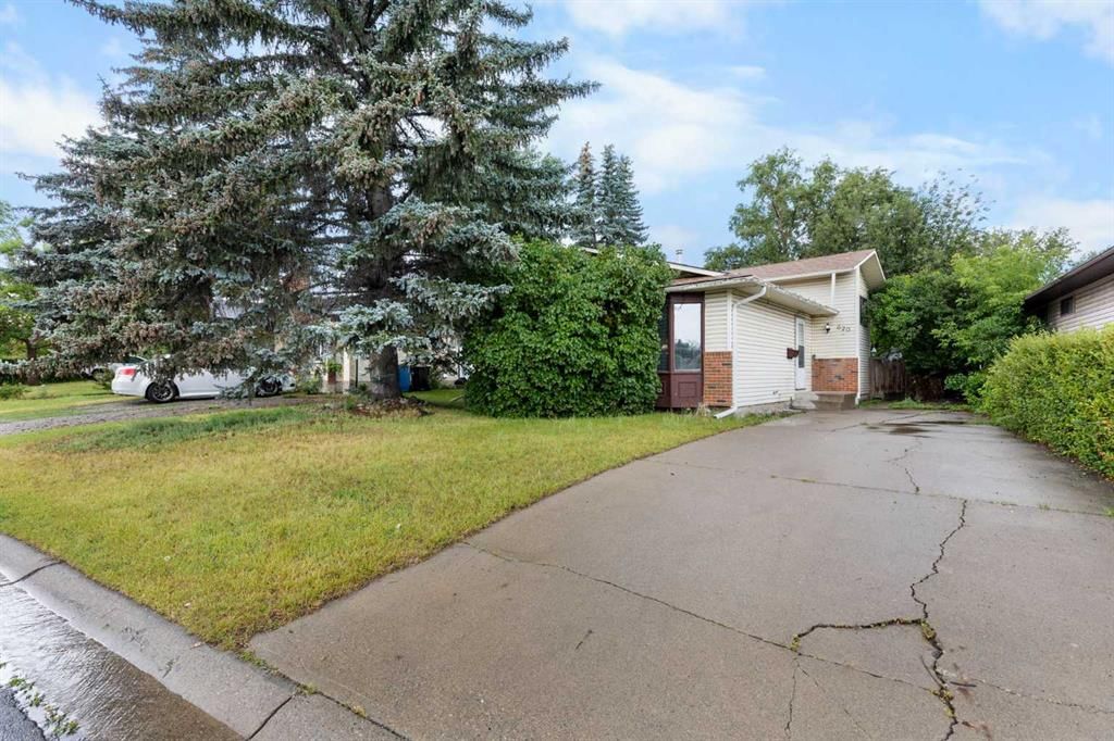 620 Aboyne Crescent NE, Calgary — photo 2 of 49
