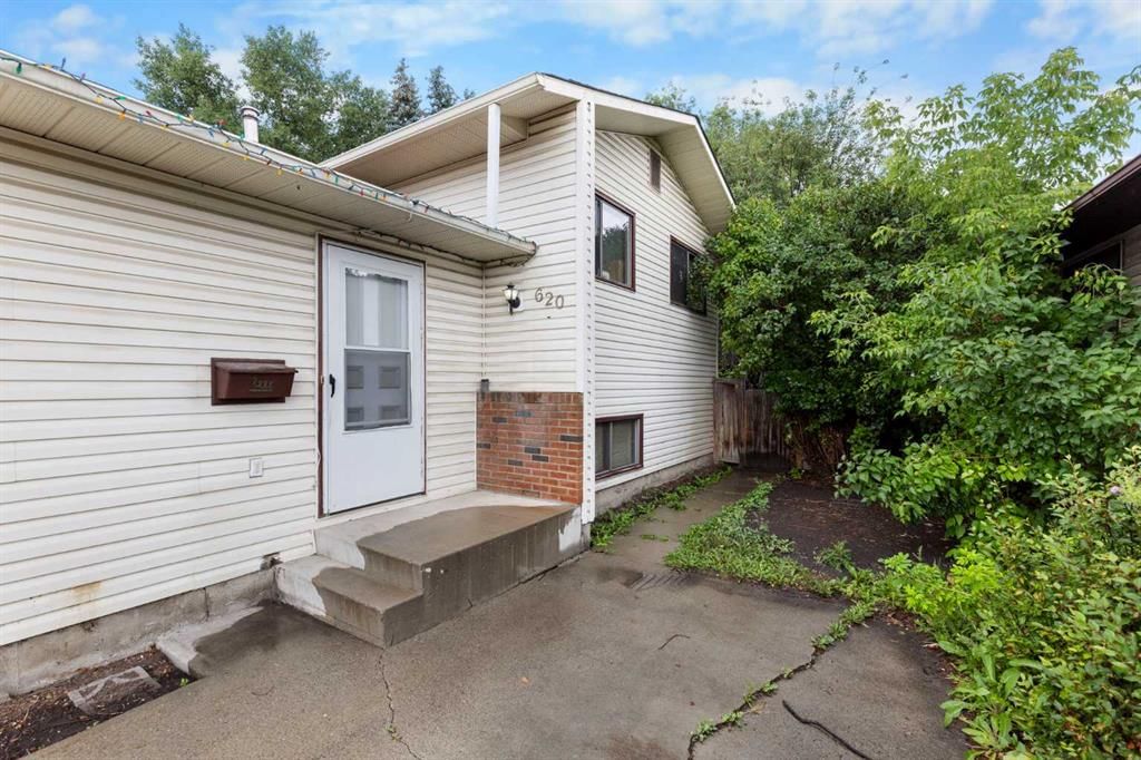 620 Aboyne Crescent NE, Calgary — photo 3 of 49